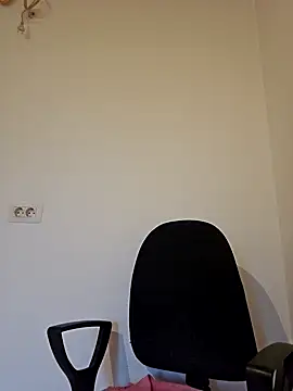 Snapshot of Selenna_emma chatting on October 1, 2025, 1:37 pm Selenna emma online show from October 1, 2025, 1:37 pm