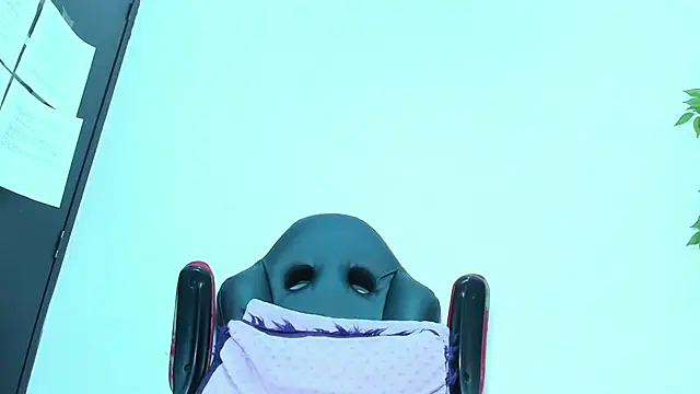 Snapshot of Briyit_Doll chatting on February 15, 2025, 9:38 am Briyit Doll online show from February 15, 2025, 9:38 am