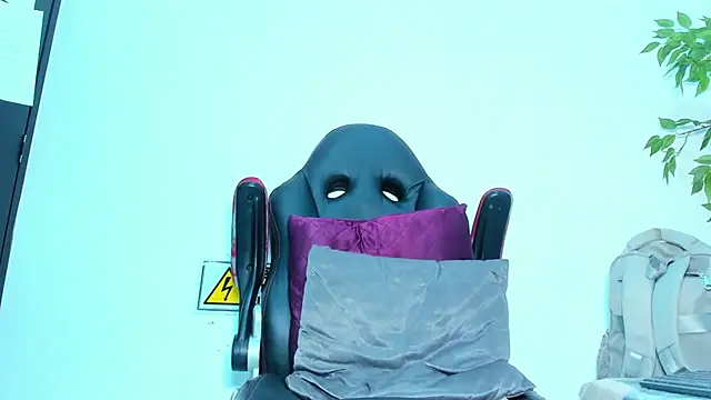 Snapshot of Briyit_Doll chatting on February 21, 2025, 9:34 am Briyit Doll online show from February 21, 2025, 9:34 am