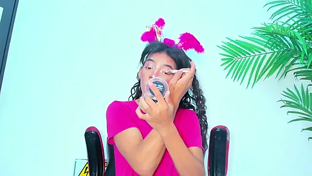 Snapshot of Briyit_Doll chatting on January 30, 2025, 3:44 am Briyit Doll online show from January 30, 2025, 3:44 am