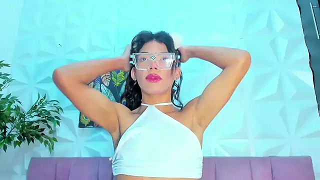 Snapshot of Briyit_Doll chatting on February 19, 2025, 3:28 am Briyit Doll online show from February 19, 2025, 3:28 am