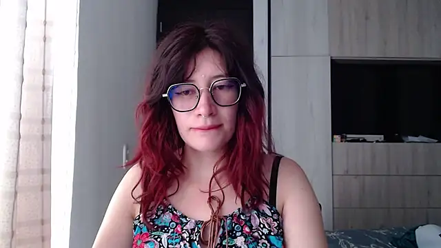 Snapshot of mariana124- chatting on February 8, 2025, 3:42 pm mariana124- online show from February 8, 2025, 3:42 pm