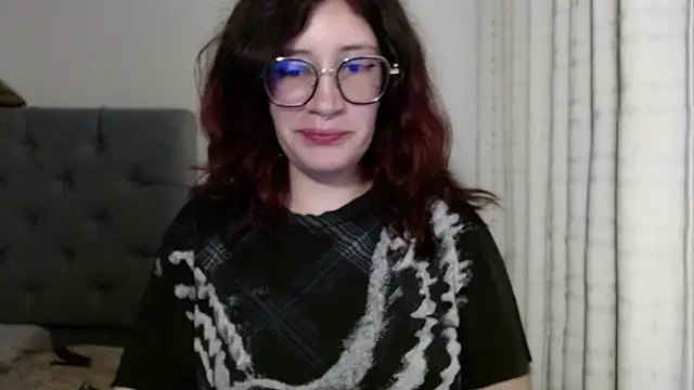 Snapshot of mariana124- chatting on January 2, 2025, 11:31 am mariana124- online show from January 2, 2025, 11:31 am