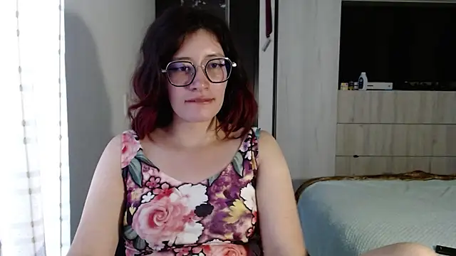 Snapshot of mariana124- chatting on February 12, 2025, 9:43 pm mariana124- online show from February 12, 2025, 9:43 pm