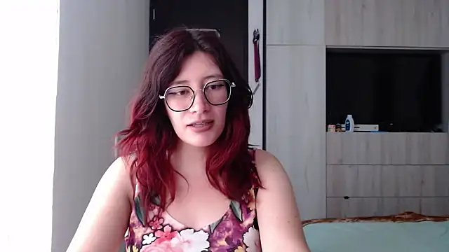 Snapshot of mariana124- chatting on February 12, 2025, 6:40 pm mariana124- online show from February 12, 2025, 6:40 pm