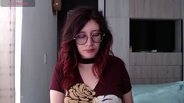 Snapshot of mariana124- chatting on February 22, 2025, 3:47 pm mariana124- online show from February 22, 2025, 3:47 pm