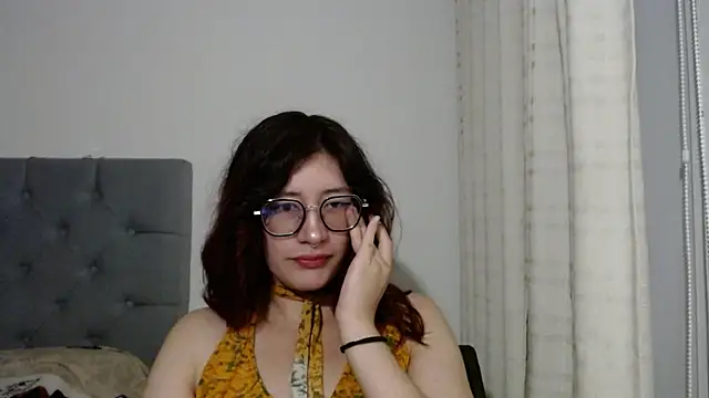 Snapshot of mariana124- chatting on January 8, 2025, 10:27 pm mariana124- online show from January 8, 2025, 10:27 pm