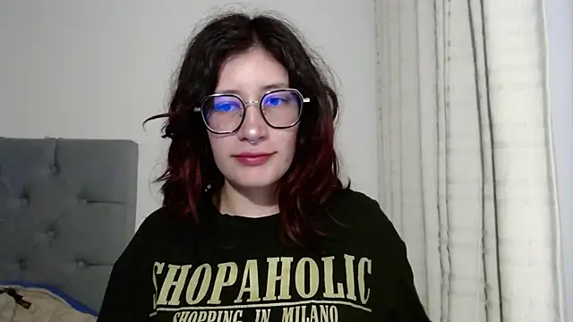 Snapshot of mariana124- chatting on January 7, 2025, 9:25 pm mariana124- online show from January 7, 2025, 9:25 pm