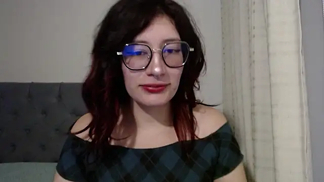 Snapshot of mariana124- chatting on January 9, 2025, 5:11 pm mariana124- online show from January 9, 2025, 5:11 pm