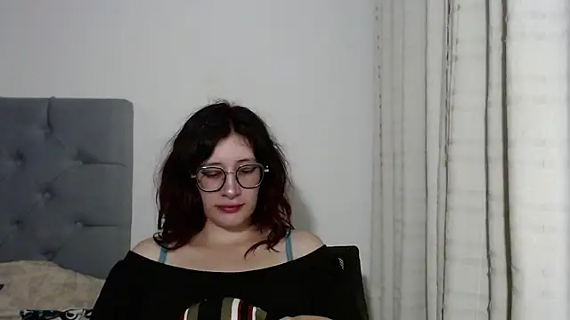 Snapshot of mariana124- chatting on January 4, 2025, 6:41 am mariana124- online show from January 4, 2025, 6:41 am