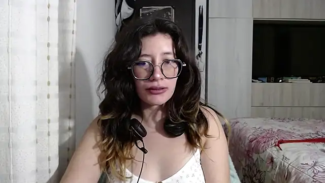 Snapshot of mariana124- chatting on October 10, 2025, 1:17 am mariana124- online show from October 10, 2025, 1:17 am