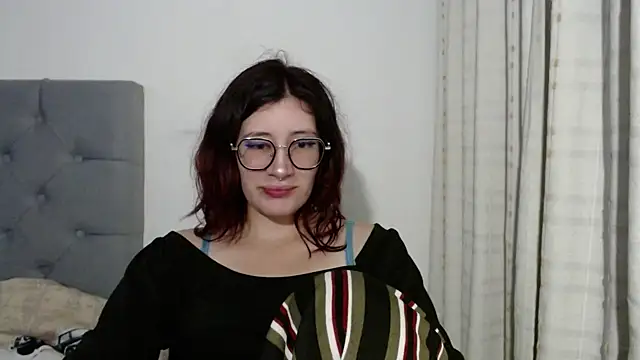 Snapshot of mariana124- chatting on January 4, 2025, 3:29 am mariana124- online show from January 4, 2025, 3:29 am