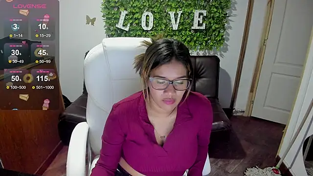 Snapshot of Enma__clark chatting on March 12, 2025, 7:04 pm Enma clark online show from March 12, 2025, 7:04 pm