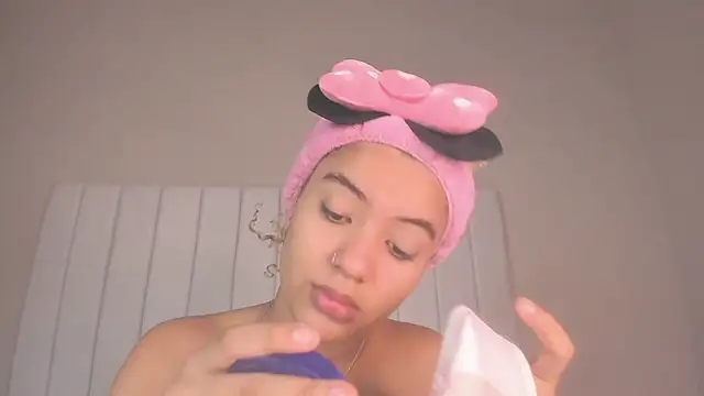 Snapshot of julieta_flower chatting on February 25, 2025, 1:32 pm julieta flower online show from February 25, 2025, 1:32 pm