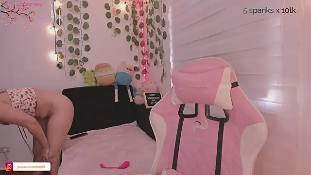 moonliiiight1 online show from February 15, 2025, 8:12 pm