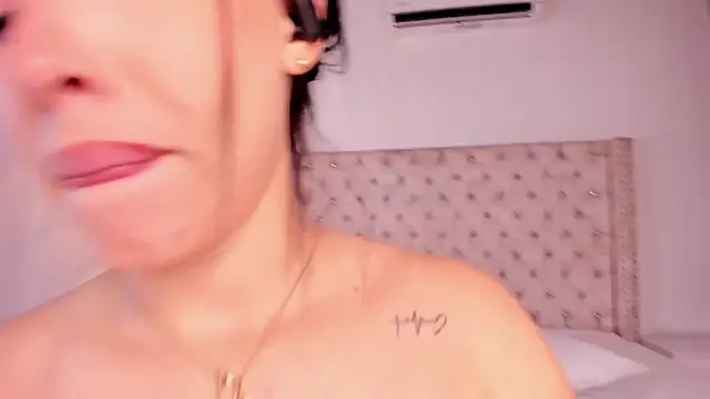 Snapshot of Maya_Bluee chatting on February 3, 2026, 6:22 am Maya Bluee online show from February 3, 2026, 6:22 am