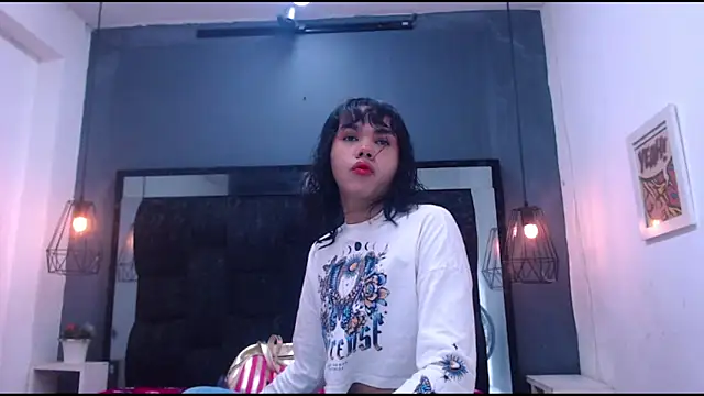 Snapshot of AndreaGil_ chatting on September 16, 2025, 7:04 pm AndreaGil online show from September 16, 2025, 7:04 pm