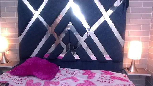 Snapshot of AndreaGil_ chatting on February 15, 2025, 5:50 pm AndreaGil online show from February 15, 2025, 5:50 pm