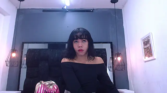 Snapshot of AndreaGil_ chatting on September 25, 2025, 6:58 pm AndreaGil online show from September 25, 2025, 6:58 pm