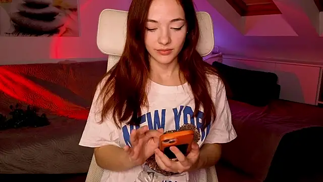 MiaRouge online show from October 21, 2025, 5:01 pm