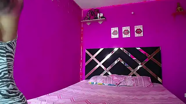 Snapshot of Zaratattoox chatting on February 6, 2025, 8:13 pm Zaratattoox online show from February 6, 2025, 8:13 pm