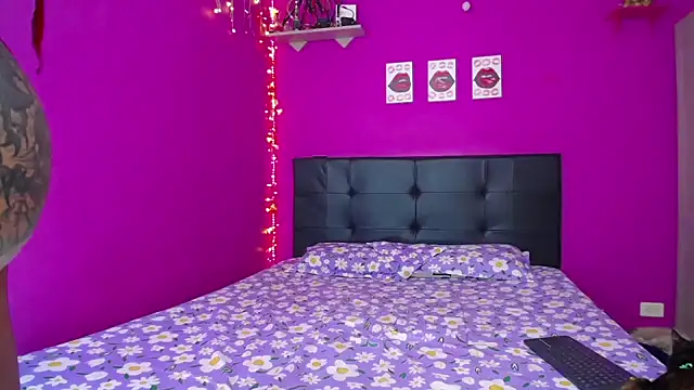 Snapshot of Zaratattoox chatting on January 20, 2025, 4:10 am Zaratattoox online show from January 20, 2025, 4:10 am