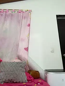 mia cooper 24 online show from February 19, 2025, 3:06 am