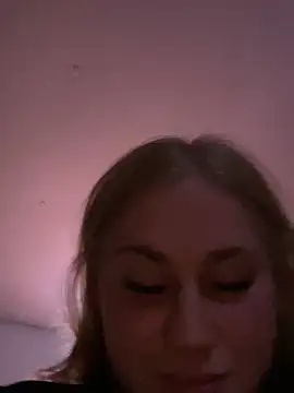 Prettypinkisland online show from June 28, 2026, 4:41 am