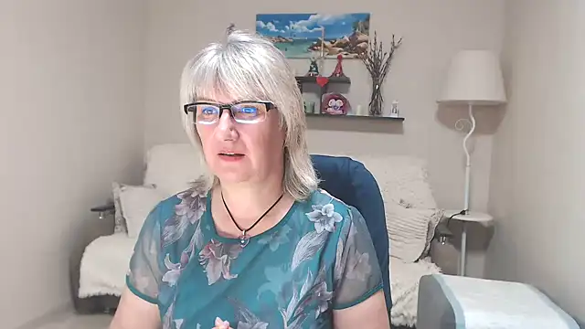 Snapshot of FleurMays chatting on July 14, 2026, 10:21 am FleurMays online show from July 14, 2026, 10:21 am