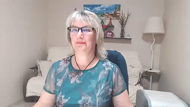 Snapshot of FleurMays chatting on July 14, 2026, 9:25 am FleurMays online show from July 14, 2026, 9:25 am