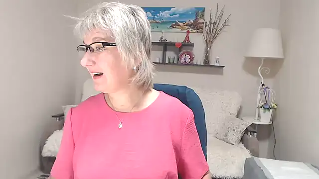 Snapshot of FleurMays chatting on October 17, 2025, 5:22 am FleurMays online show from October 17, 2025, 5:22 am