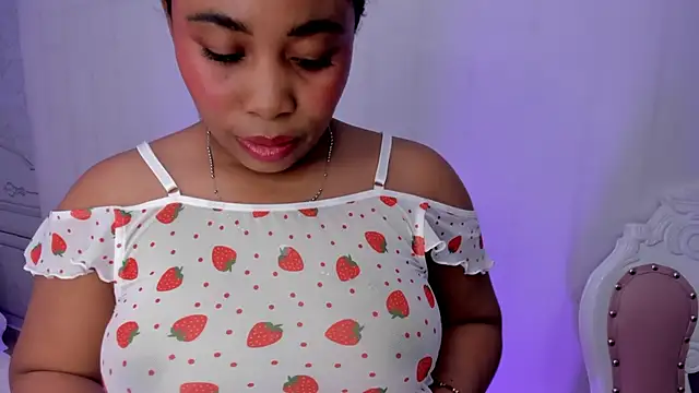 Snapshot of Leah_Sweetie chatting on March 3, 2025, 2:28 pm Leah Sweetie online show from March 3, 2025, 2:28 pm