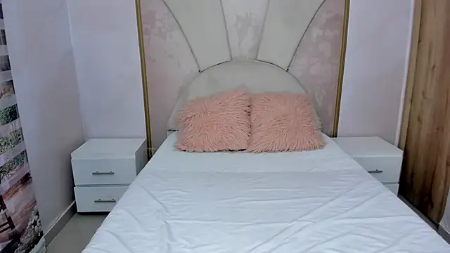 Snapshot of Leah_Sweetie chatting on February 26, 2025, 11:21 am Leah Sweetie online show from February 26, 2025, 11:21 am