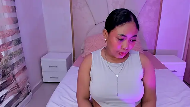 Snapshot of Leah_Sweetie chatting on March 1, 2025, 2:34 pm Leah Sweetie online show from March 1, 2025, 2:34 pm