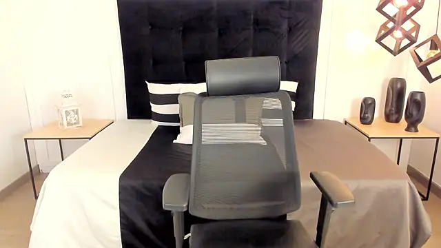 Snapshot of SofiaG_ chatting on February 6, 2026, 11:01 pm SofiaG online show from February 6, 2026, 11:01 pm