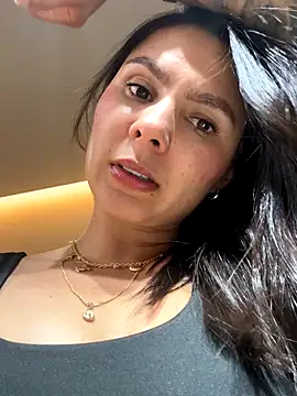 Snapshot of SofiaG_ chatting on December 3, 2025, 9:36 pm SofiaG online show from December 3, 2025, 9:36 pm