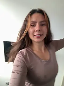 Snapshot of SofiaG_ chatting on February 4, 2026, 10:27 pm SofiaG online show from February 4, 2026, 10:27 pm