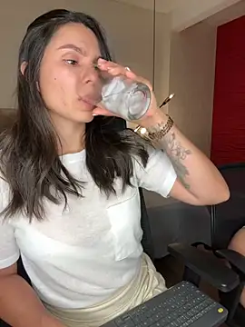 Snapshot of SofiaG_ chatting on October 25, 2025, 8:31 pm SofiaG online show from October 25, 2025, 8:31 pm