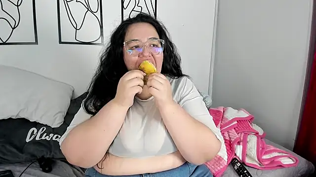 Snapshot of RubyPirsso18 chatting on October 21, 2025, 7:02 pm RubyPirsso18 online show from October 21, 2025, 7:02 pm