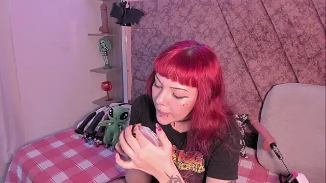 Snapshot of Sarah-Stoner chatting on November 24, 2025, 9:37 pm Sarah-Stoner online show from November 24, 2025, 9:37 pm