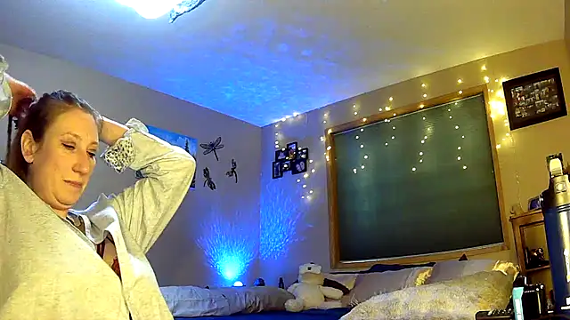 Snapshot of lilyhornyhousewife chatting on January 21, 2025, 5:20 pm lilyhornyhousewife online show from January 21, 2025, 5:20 pm