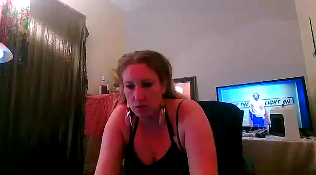 Snapshot of lilyhornyhousewife chatting on March 18, 2025, 8:06 am lilyhornyhousewife online show from March 18, 2025, 8:06 am