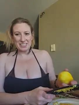 Snapshot of lilyhornyhousewife chatting on June 19, 2026, 7:20 pm lilyhornyhousewife online show from June 19, 2026, 7:20 pm