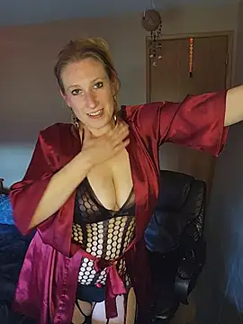 Snapshot of lilyhornyhousewife chatting on June 7, 2026, 12:16 am lilyhornyhousewife online show from June 7, 2026, 12:16 am