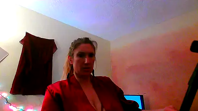 Snapshot of lilyhornyhousewife chatting on January 5, 2025, 9:15 am lilyhornyhousewife online show from January 5, 2025, 9:15 am