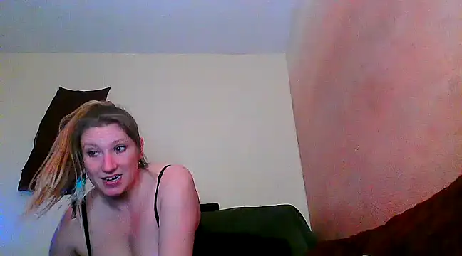 Snapshot of lilyhornyhousewife chatting on March 17, 2025, 2:30 am lilyhornyhousewife online show from March 17, 2025, 2:30 am