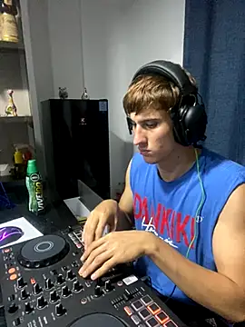 Snapshot of oliver_Lz chatting on October 16, 2025, 12:52 am oliver Lz online show from October 16, 2025, 12:52 am