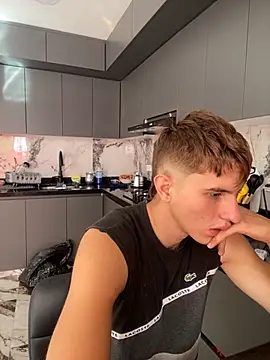 Snapshot of oliver_Lz chatting on October 19, 2025, 8:11 pm oliver Lz online show from October 19, 2025, 8:11 pm