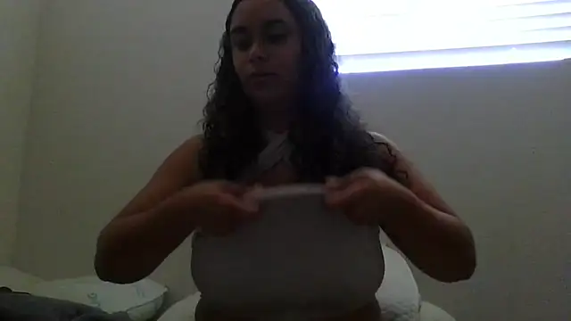 cinnaminnie online show from October 16, 2025, 4:37 pm