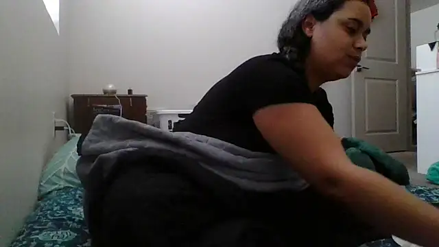 cinnaminnie online show from October 5, 2025, 8:32 pm